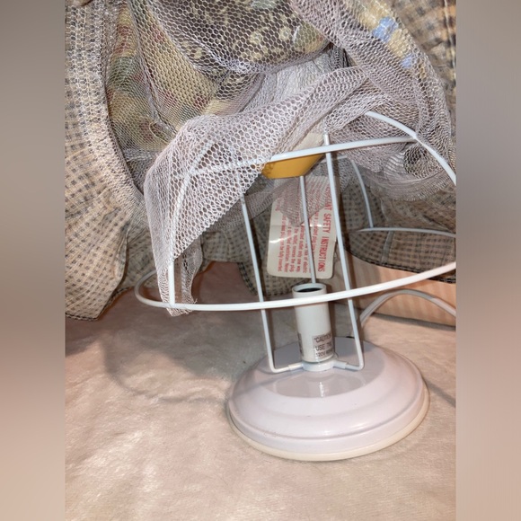 Porcelain doll with brown curly hair holding a basket lamp - Picture 3 of 5